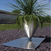 Planter with Ground Plate
