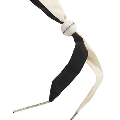 Makkum Pearl Necklace in White Collection by Alexander van Slobbe