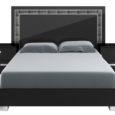 Vivente Lustro Panel Bed by Star International -image
