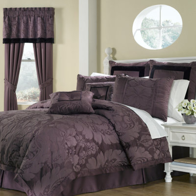 Lorenzo 8 Piece Comforter Set in Purple