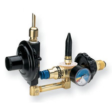 Bruce FlooringLaminate Overlap Step with Track in Wild Cherry image