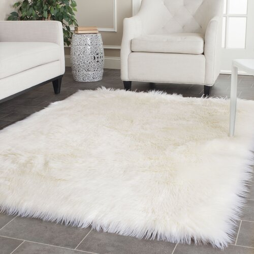 Safavieh Faux Sheep Skin Ivory Area Rug